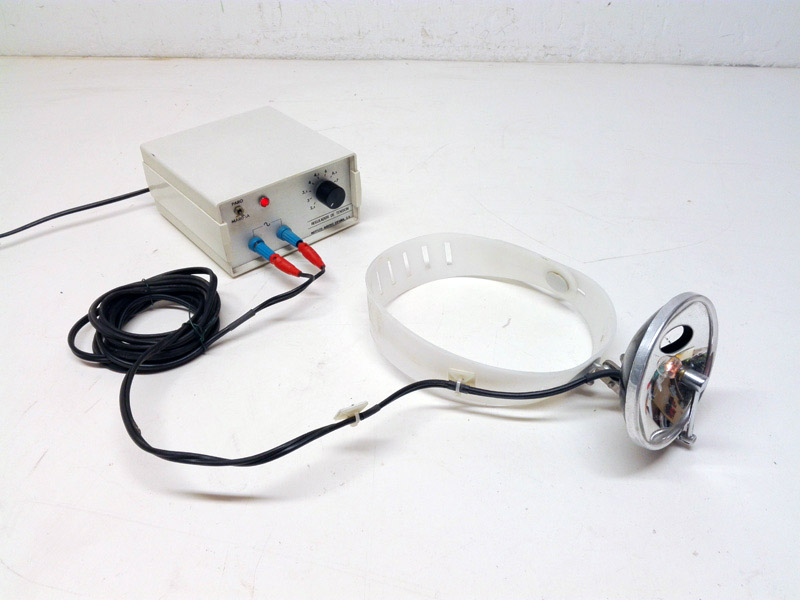 accesorio luz frente medico tension reg metal plastico func 220v 1u